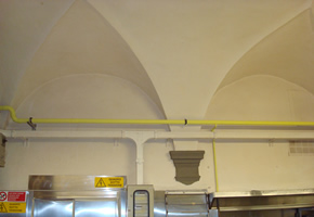 Tinteggiatura soffitto ristorante