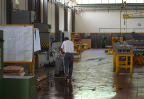 Trattamento pavimenti con machinari specifici